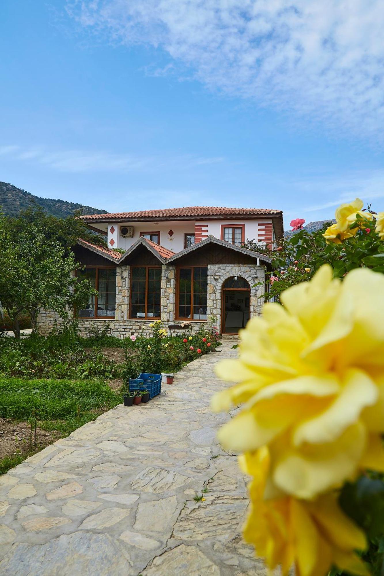 ميسوديه Melinda Pension & Restaurant المظهر الخارجي الصورة